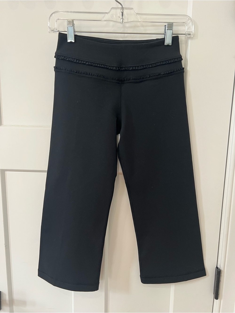 lululemon athletica Women’s Black Capri Leggings with Ruffle Waist